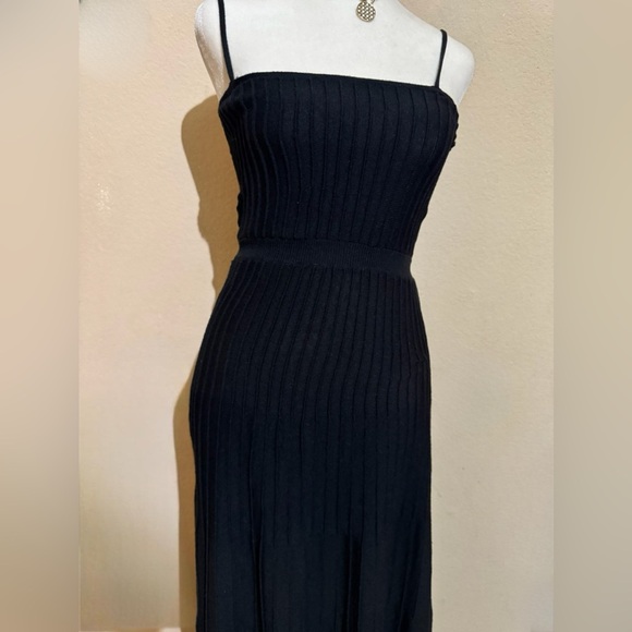 Olivaceous Robbie Maxi Dress-Black/Khaki
Spaghetti Straps SZ Small NWT - Picture 9 of 13